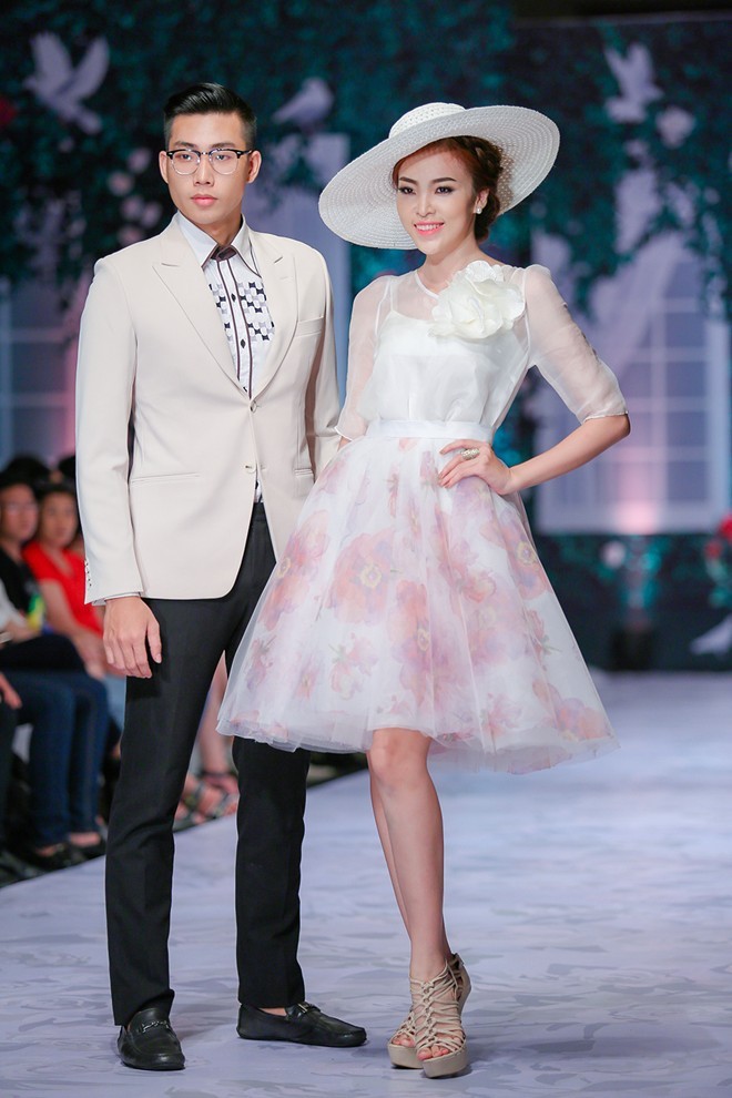 Huy Khanh Mac Anh Thu mang con gai len san catwalk-Hinh-8